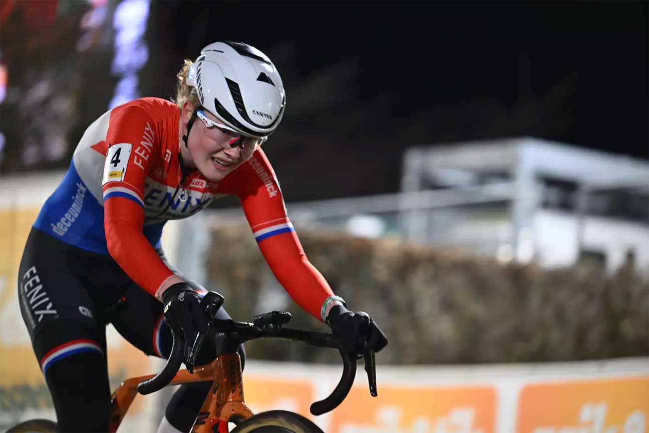 Puck Pieterse se estrena y Felipe Orts suma otro top-10 en la espectacular carrera nocturna de Diegem