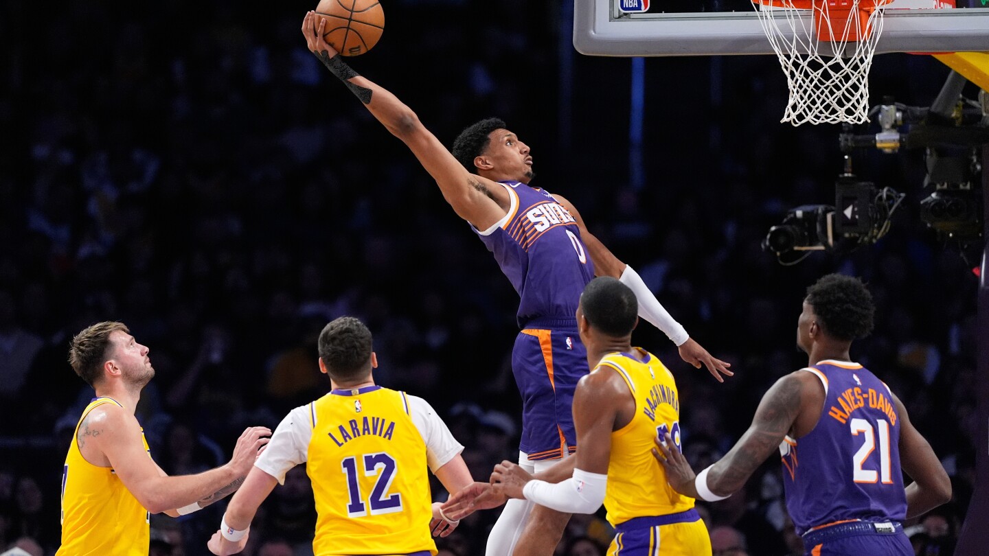 Suns rompen racha de siete victorias de Lakers con triunfo 125-108 pese a quedarse sin Booker