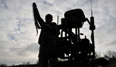 Ataques rusos matan a cuatro personas en Ucrania mientras continúan negociaciones