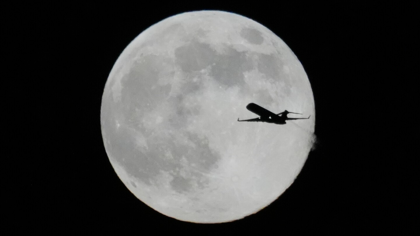 La primera lluvia de meteoros y Superluna del año coincidirán en enero