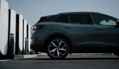 Volkswagen anuncia el acceso a la red de Supercargadores de Tesla y la disponibilidad del adaptador de CC NACS