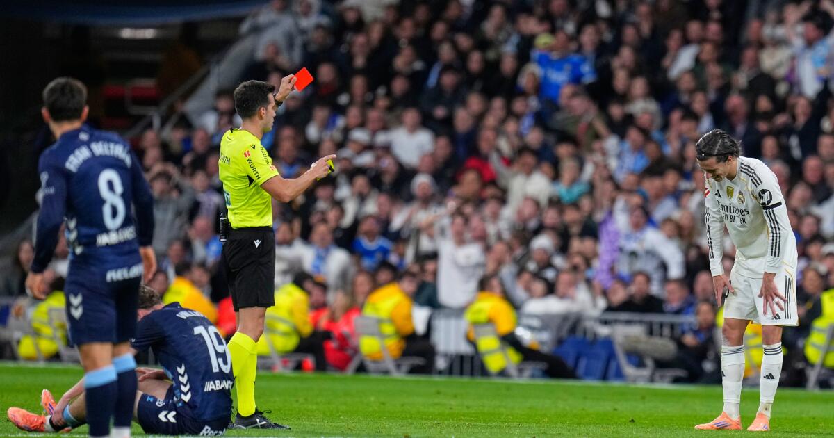 Endrick, Carreras y Carvajal, suspendidos por 'menosprecio' al árbitro en derrota del Real Madrid