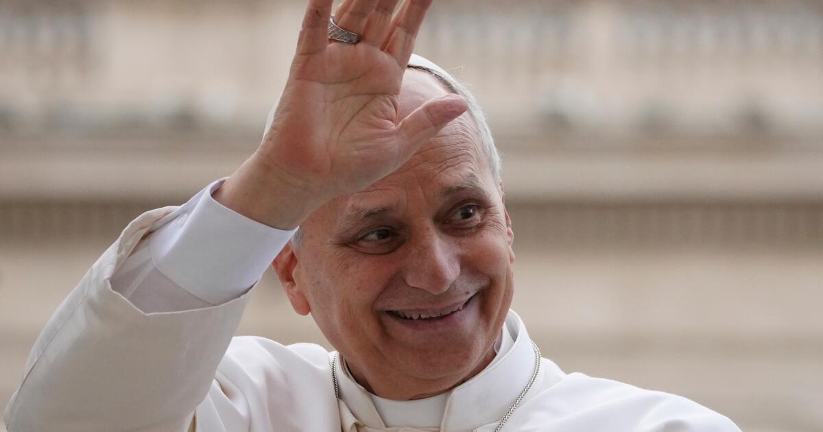 El papa critica la “irracionalidad” de la disuasión militar en su primer mensaje anual de paz