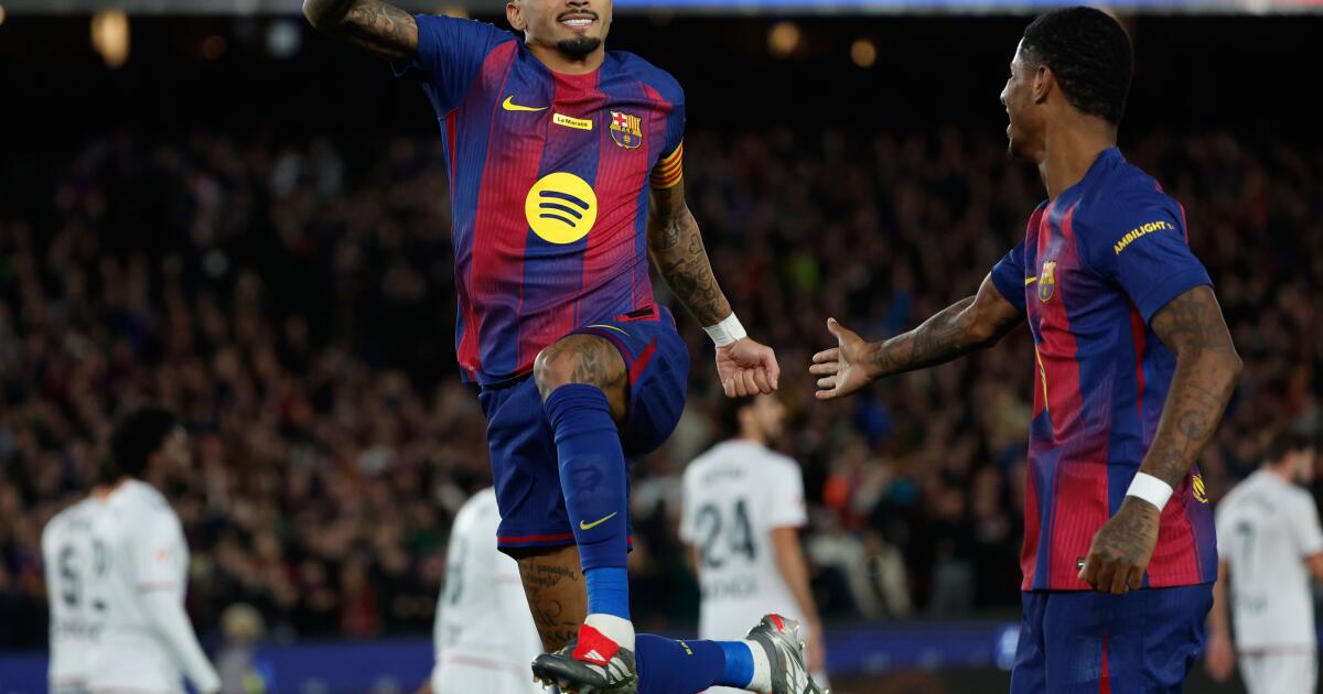 Raphinha anota dos en la victoria del Barcelona ante Osasuna