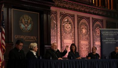 Casa Blanca rechaza petición de obispos católicos de pausar operaciones de inmigración en Navidad