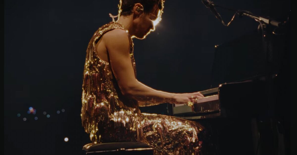 El cantante sorprende con un video musical del que todos hablan