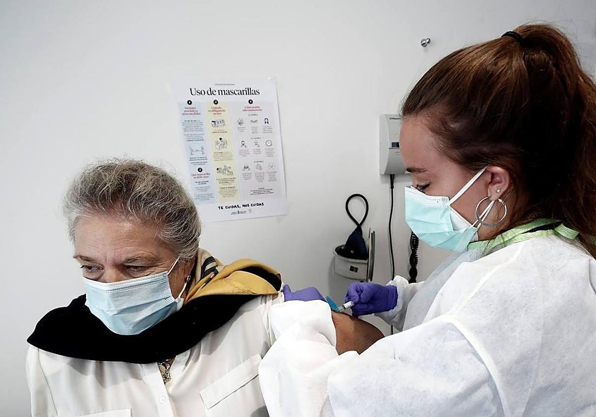 Aumenta la tasa de la gripe en Málaga y detectan brotes en cinco residencias de mayores