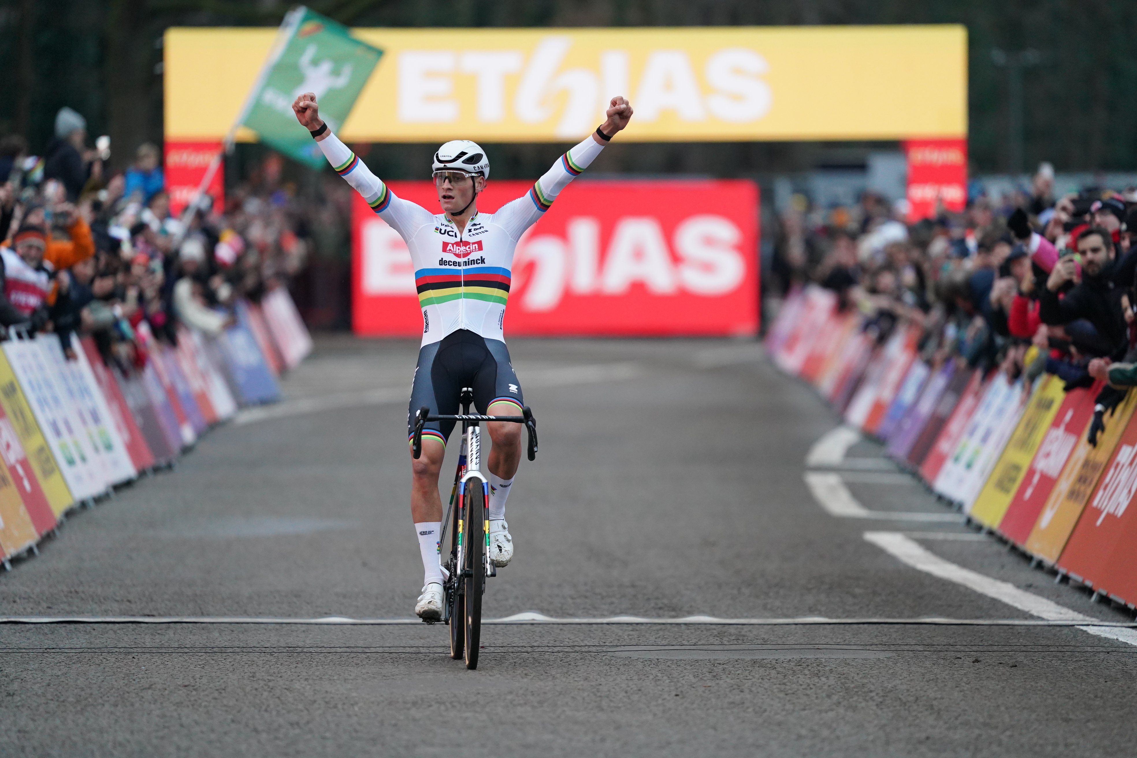 Dos de dos para Mathieu van der Poel en la Copa del Mundo de Ciclocross 