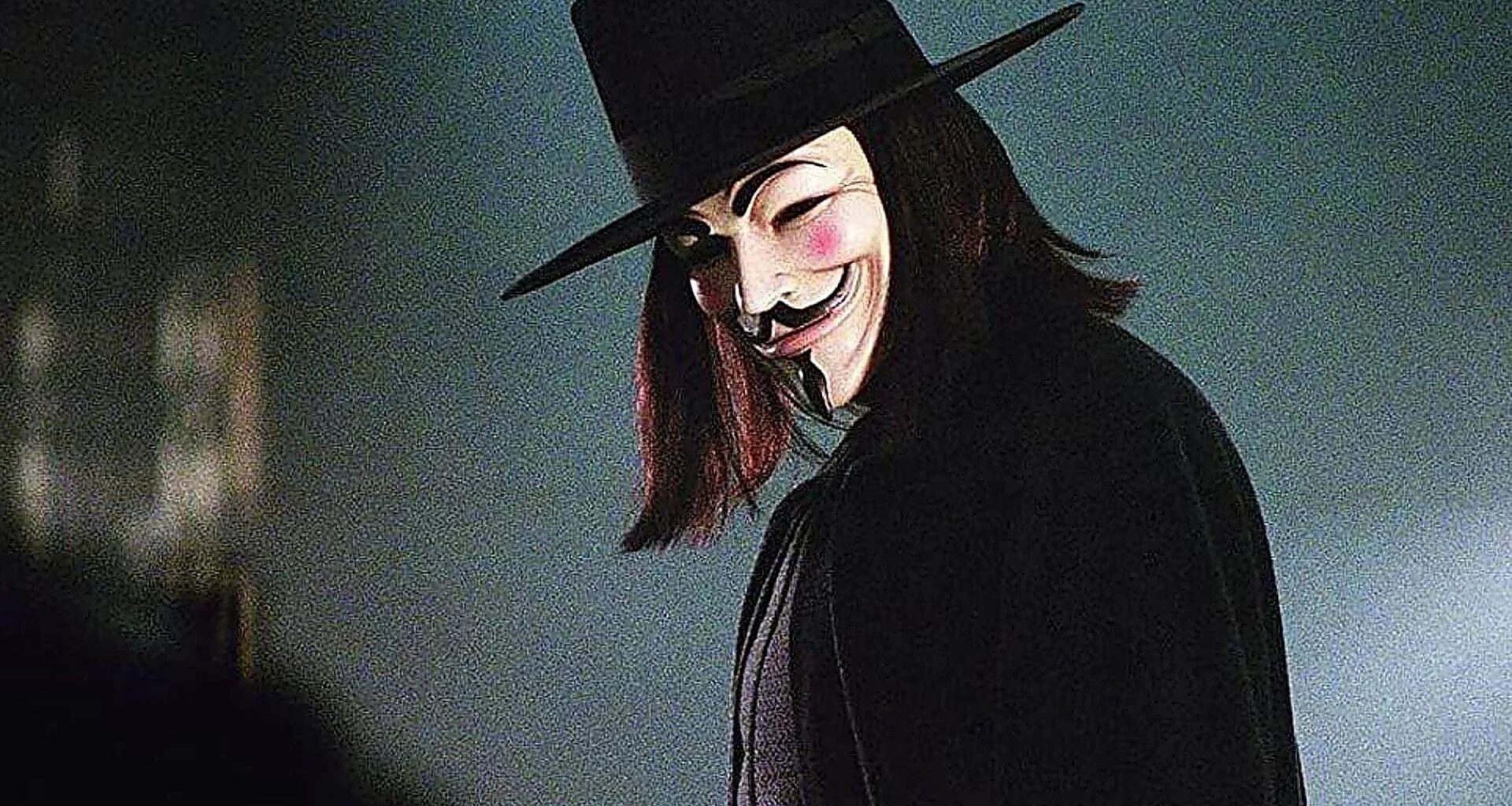 Qué películas ver este martes en televisión: de una navideña con Emilia Clarke a la más icónica de terror de los 70