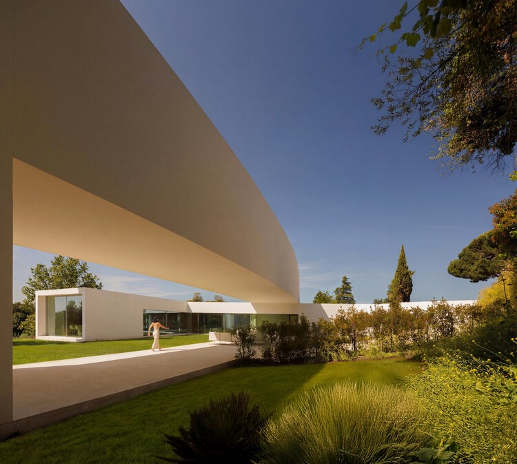 Villa Lago / Fran Silvestre Arquitectos - Imagen 1 de 25