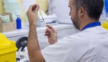 La gripe da un respiro en Alicante: los contagios bajan un 30% en la última semana