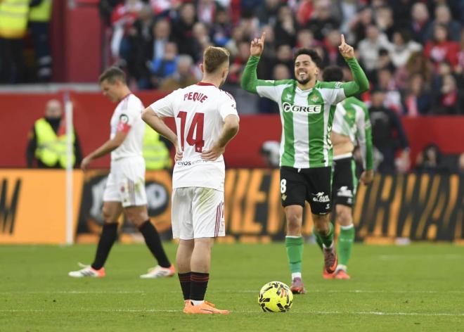 La celebración de Pablo Fornals en el derbi (Foto: Kiko Hurtado)
