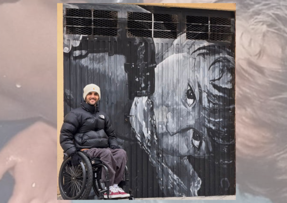 Mural en Salamanca: un hombre se reencuentra con su infancia - SALAMANCArtv AL DÍA