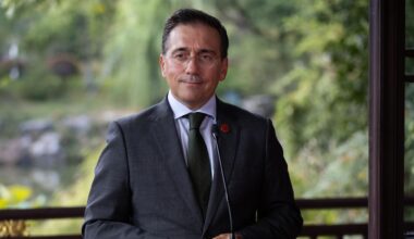 Albares se reúne con tres de los ocho presos españoles liberados en Venezuela