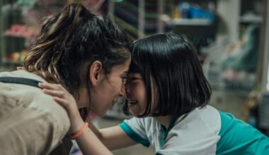 Dos niñas, un bazar y una identidad en disputa: así es 'Chinas'