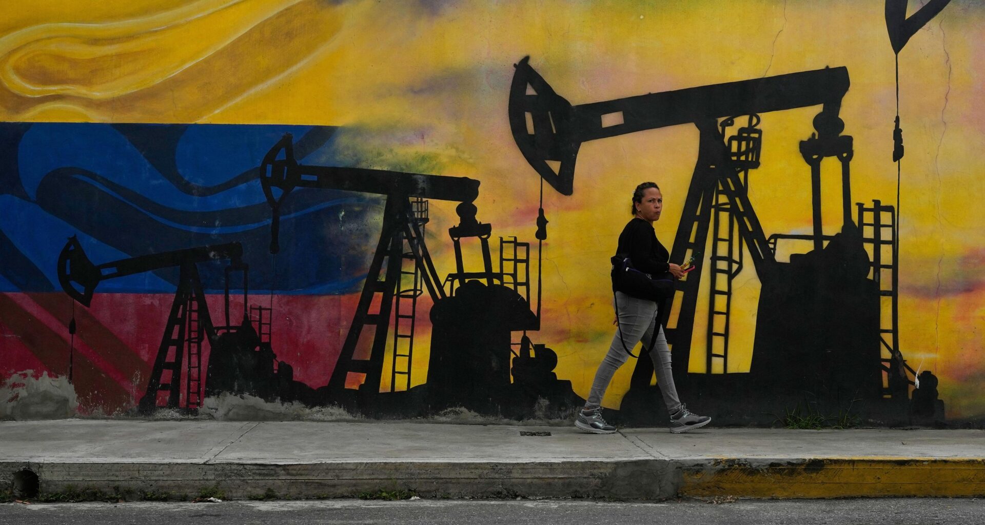 Trump firma una orden para proteger las ventas del petróleo de Venezuela