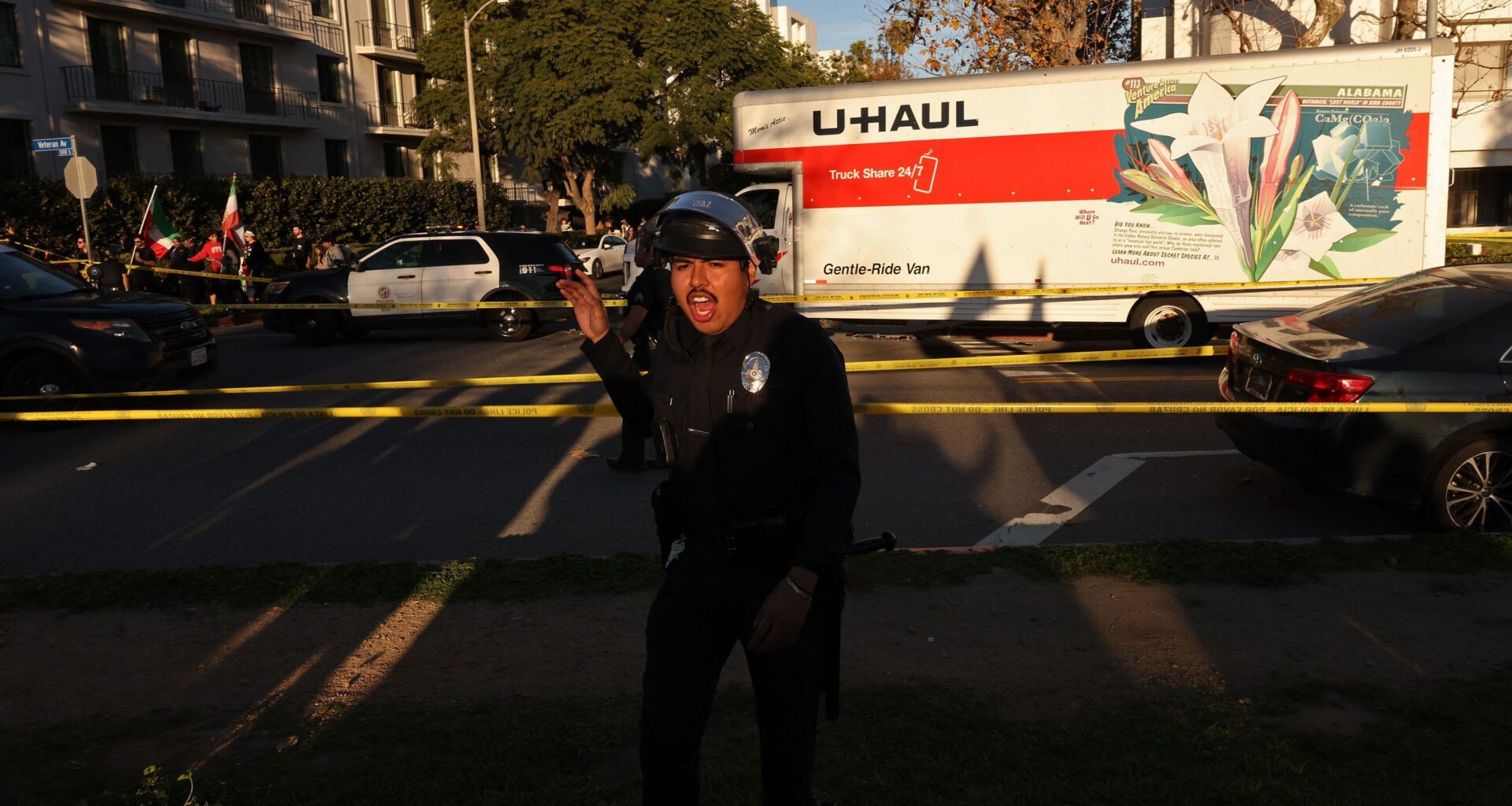 Un camión atropella a varios manifestantes en Los Ángeles durante una marcha en apoyo a las protestas en Irán