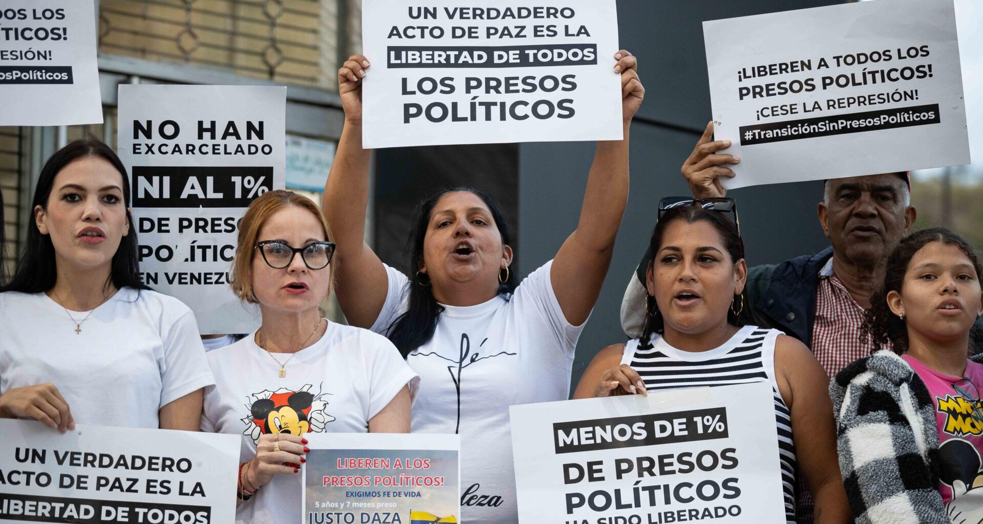 Albares anuncia la liberación de otros tres presos