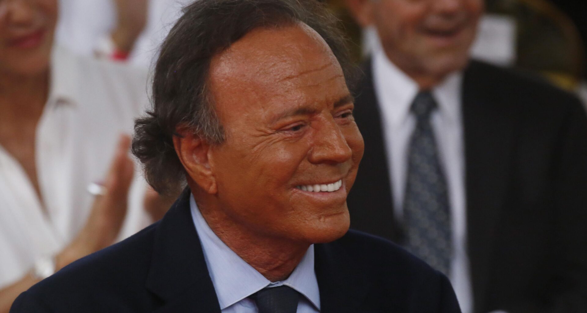 Investigan a Julio Iglesias por trata y agresión sexual