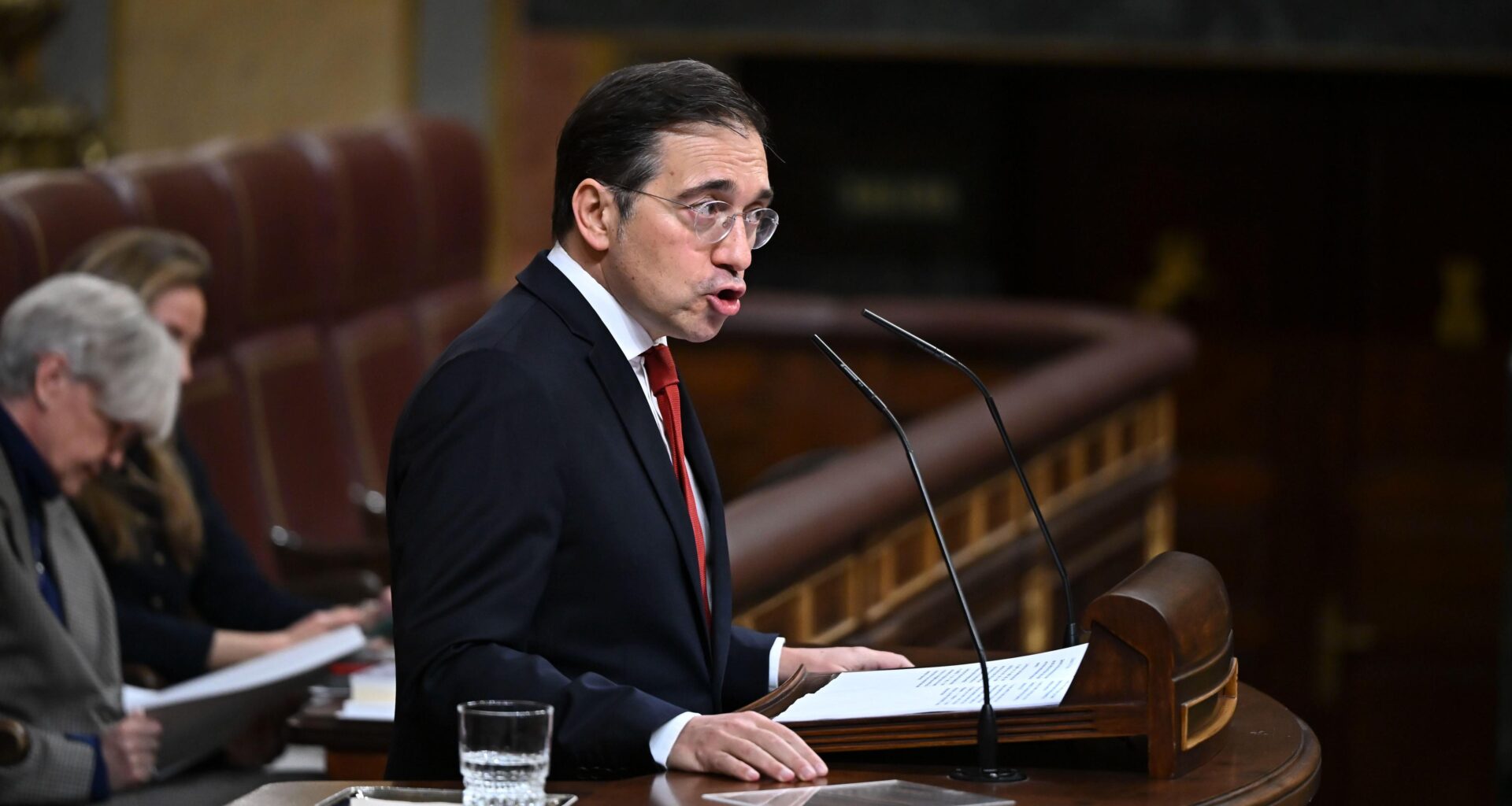 Albares rechaza una intervención de EE.UU. en Irán y dice que la solución para Venezuela no puede imponerse desde fuera - RTVE.es