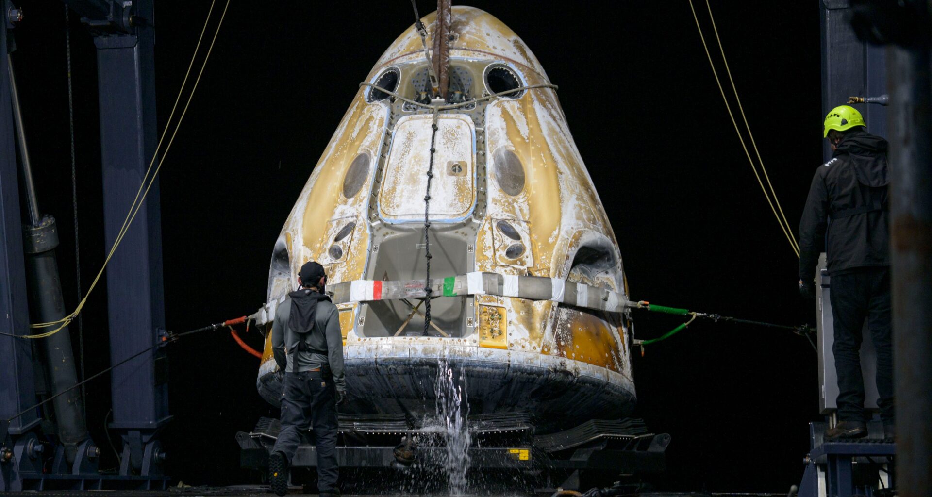 Ameriza con éxito en el Pacífico la misión Crew-11, que regresó por enfermedad de uno de sus cuatro tripulantes - RTVE.es