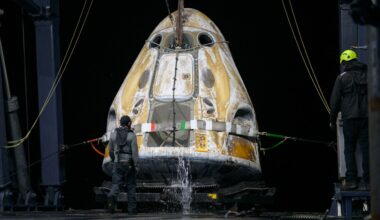 Ameriza con éxito en el Pacífico la misión Crew-11, que regresó por enfermedad de uno de sus cuatro tripulantes - RTVE.es