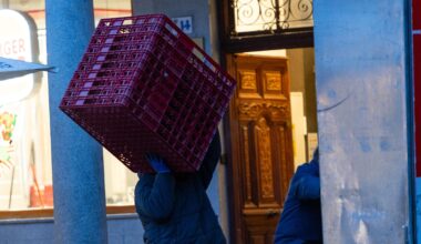 España suma 204.659 trabajadores extranjeros en 2025: los venezolanos son el colectivo que más crece - RTVE.es