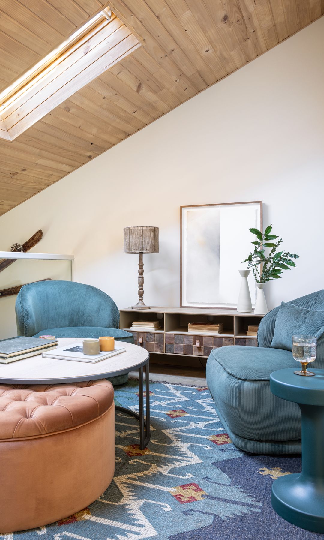 Zona de estar abuhardillada