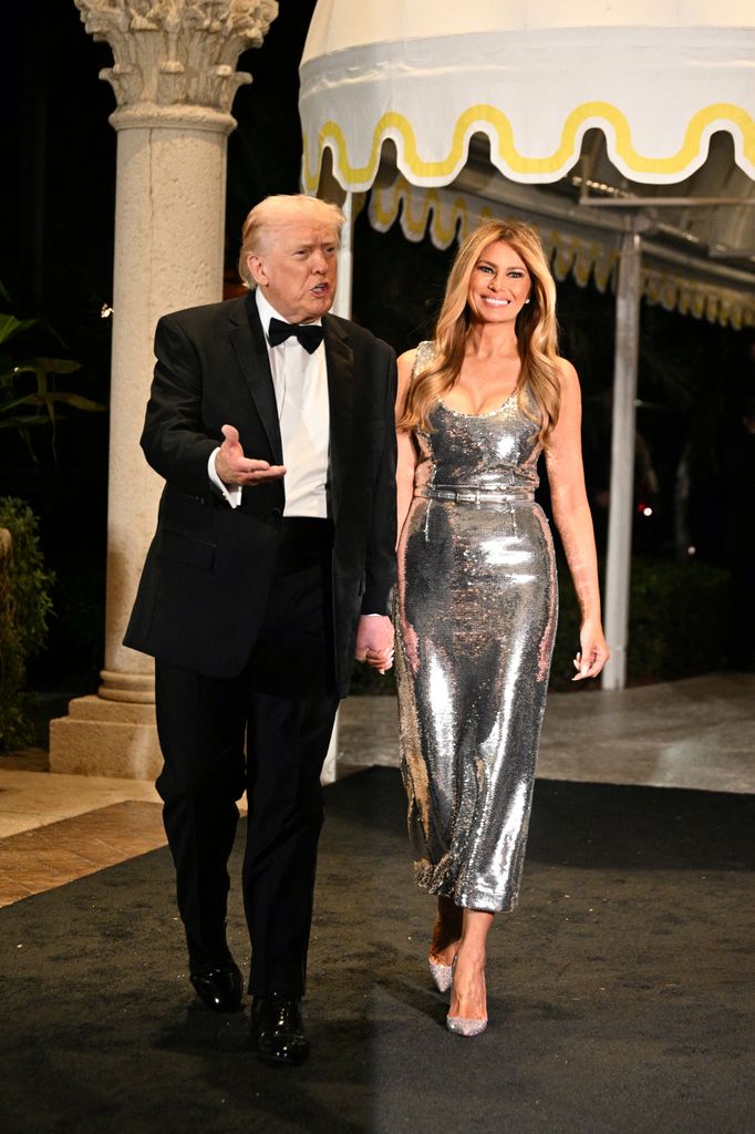 Donald y Melania Trump en la fiesta de Nochevieja en Mar-a-Lago 2025.