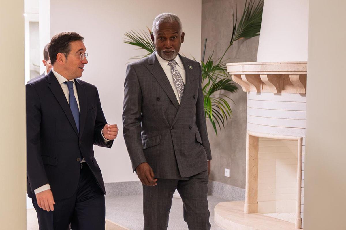 El ministro de Asuntos Exteriores, José Manuel Albares, con su homólogo nigeriano, Yusuf Maitama Tuggar