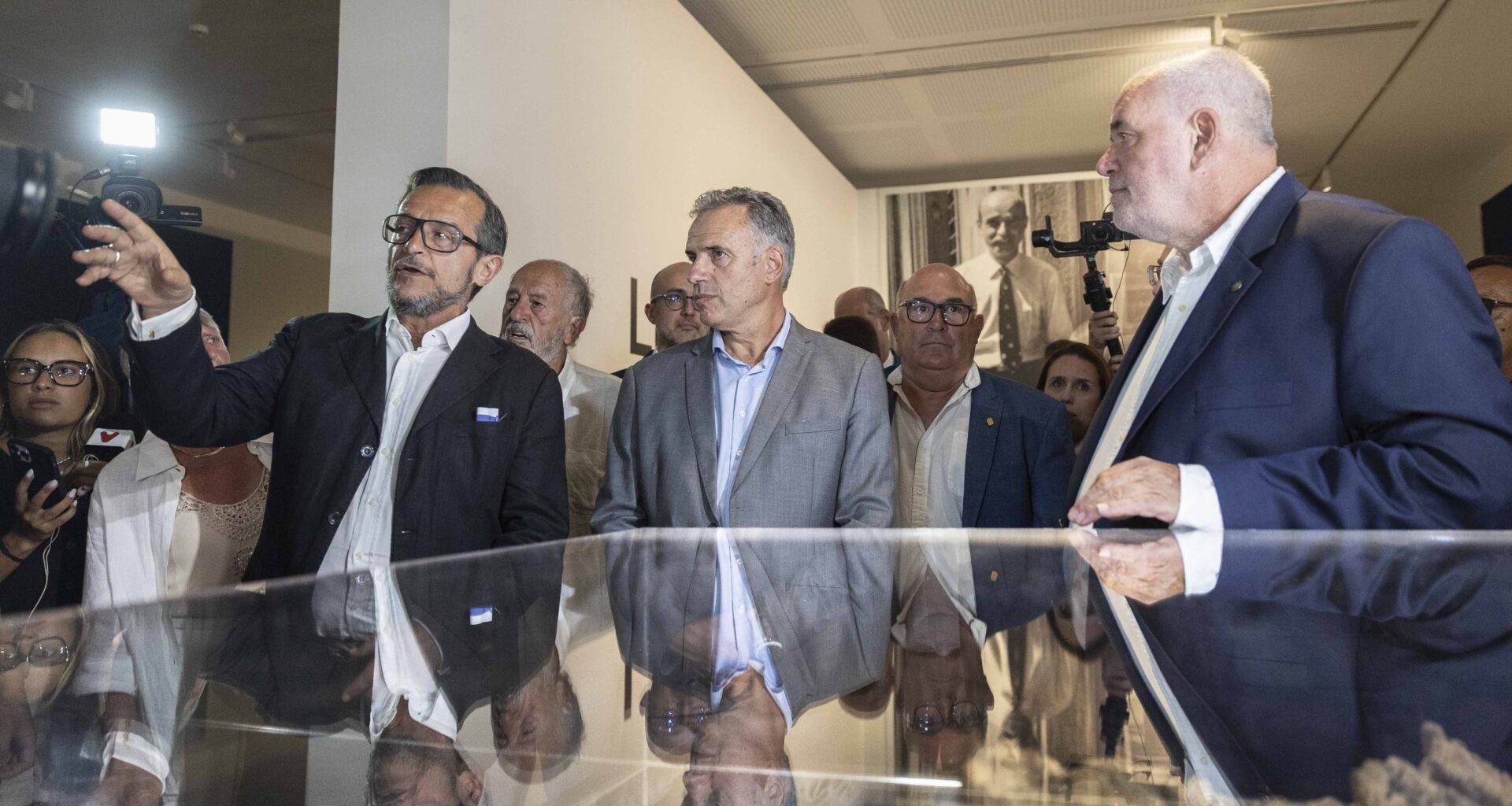 Orsi presenció muestra del MACA, ámbito que definió como "faro cultural"