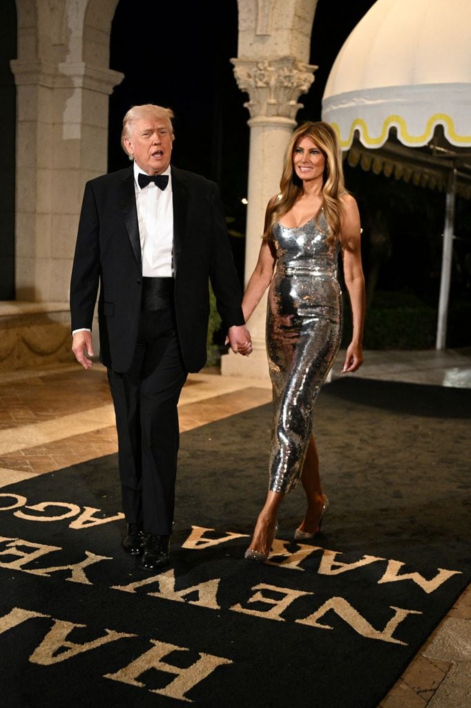 Donald y Melania Trump en la fiesta de Nochevieja en Mar-a-Lago 2025.