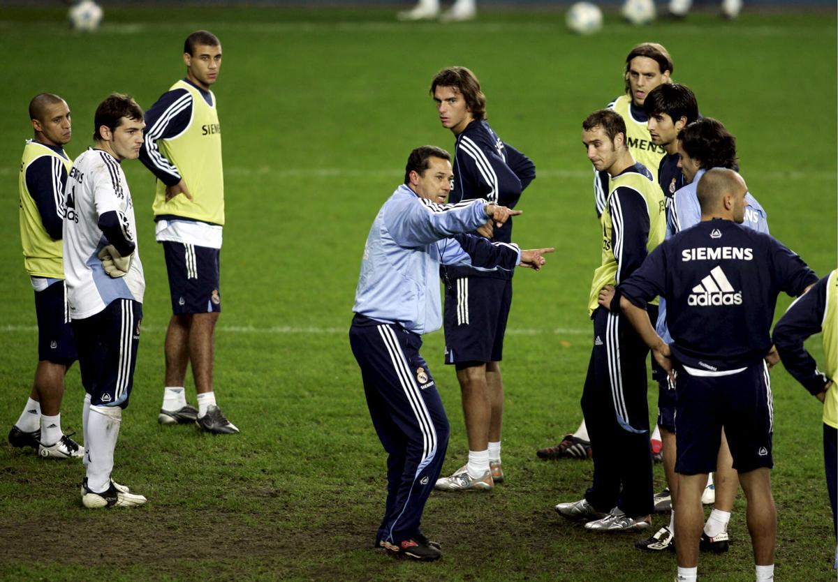 Luxemburgo, dirigiendo un entrenamiento del Madrid