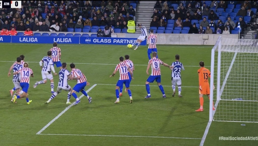La polémica: ¿Debió ser legal el gol de Carlos Soler en la primera parte?