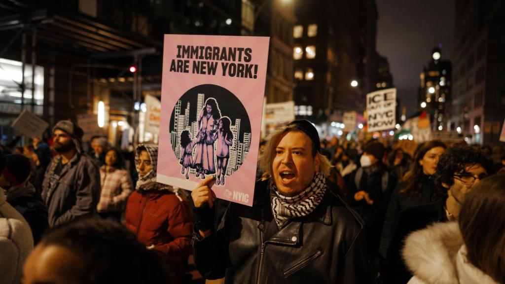 Manifestantes durante una manifestación en Nueva York por el asesinato de Renee Nicole Good en Minneapolis.