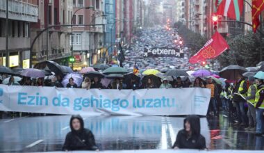 Podemos, Bildu, Sumar y ERC se suman a la marcha a favor de los presos de ETA que reúne a 30.000 personas en Bilbao