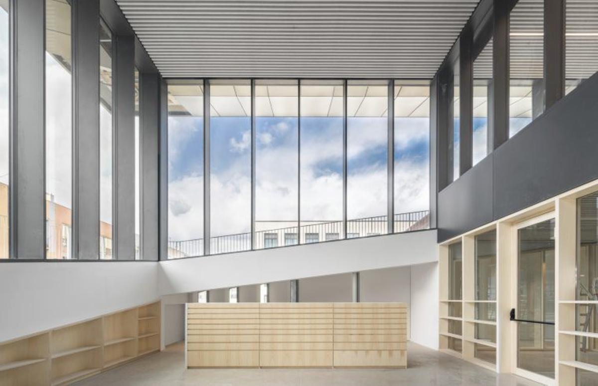 Vistas exteriores e interiores del Campus LCI Barcelona en Poblenou de Circular Studio. | JULIO TAVOLO