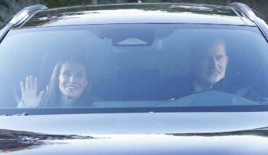 saludos y sonrisas desde el coche