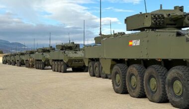 Los primeros dragones españoles llegan a la base de la Legión en Almería tras una década de retrasos