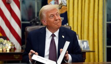 Un respiro para los sofás y los espaguetis: Trump suaviza y retrasa los aranceles