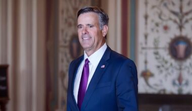 El jefe de la CIA llega de urgencia a Caracas para pactar con Delcy Rodríguez el futuro del Gobierno