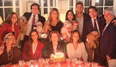 El posado familiar de Tamara Falcó junto a Isabel Preysler, Iñigo Onieva, Ana Boyer y Fernando Verdasco (y no son los únicos)