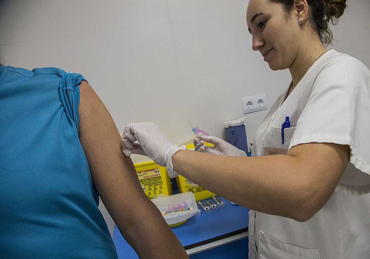El repunte de la hepatitis A hace que los pediatras cambien el calendario vacunal en 2026