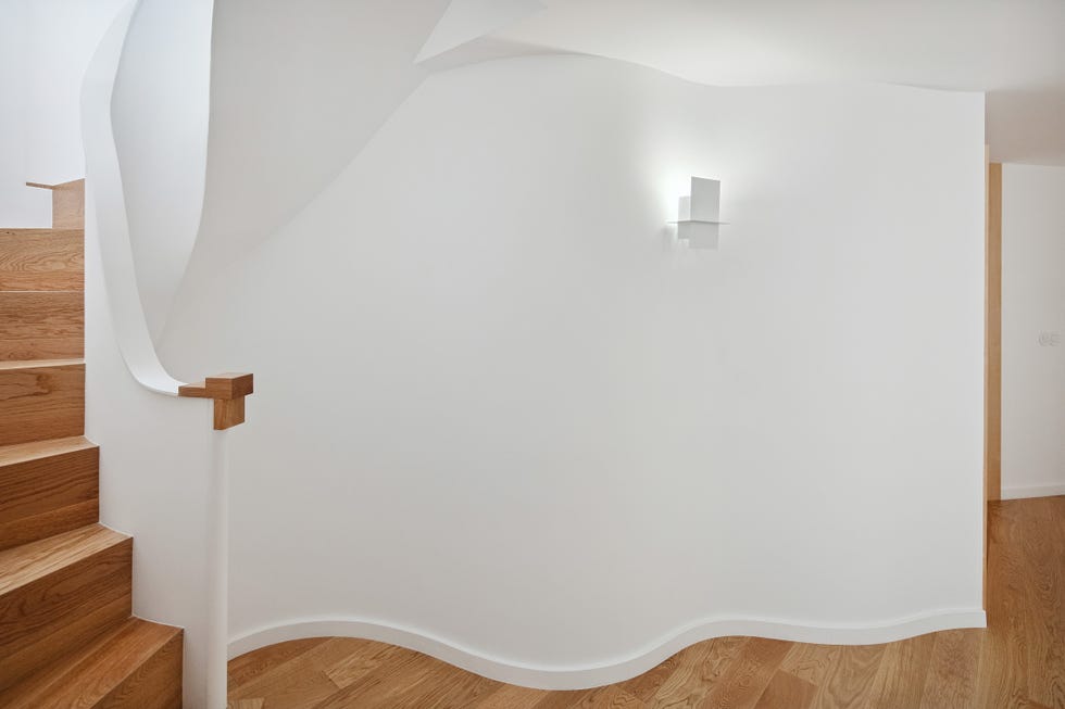 solar estrecho alargado casa dos volumenes patio interior anexo con cúpula