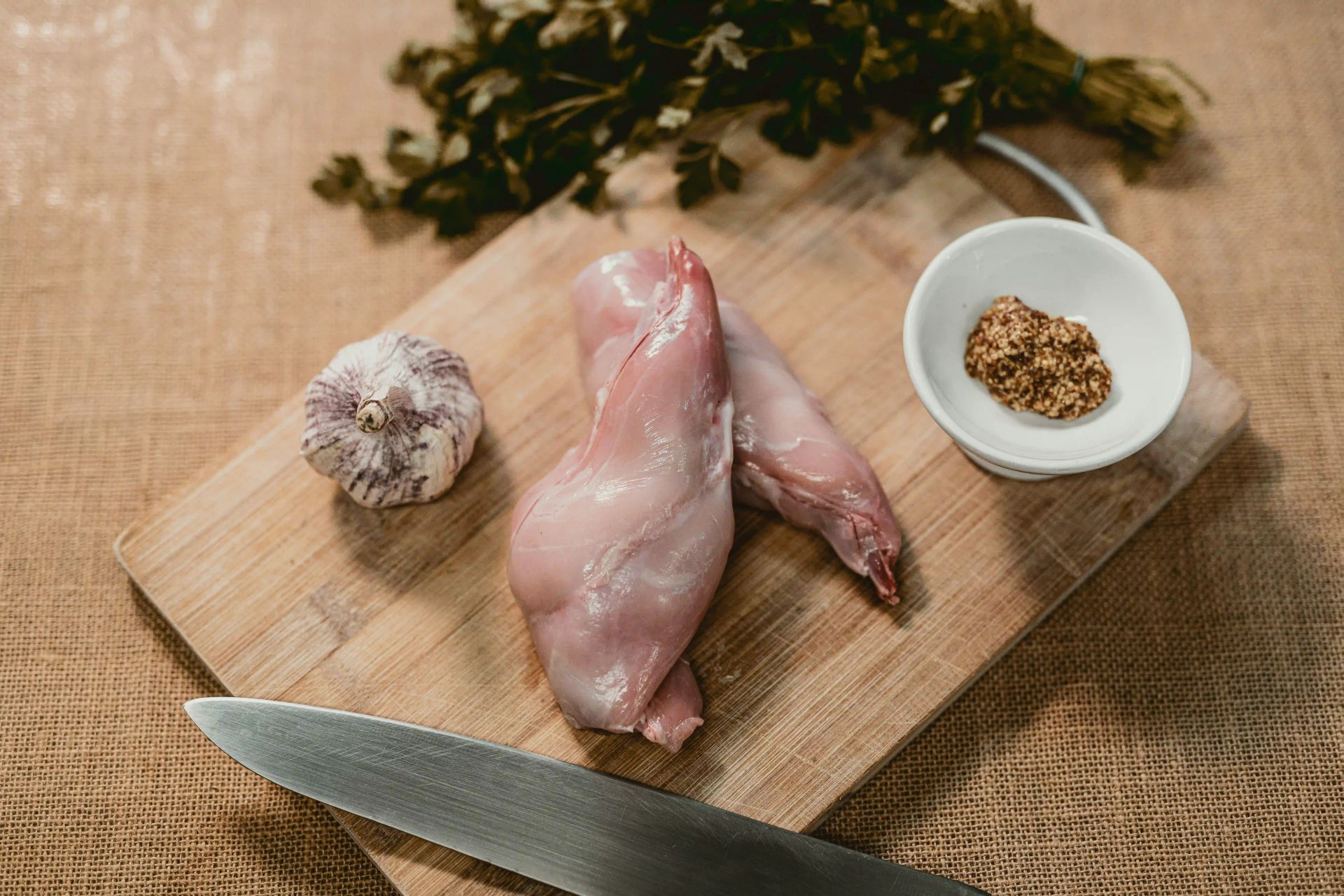 El alimento cargado de proteína y sin casi grasa que es bajo en sodio y fuente de vitamina B