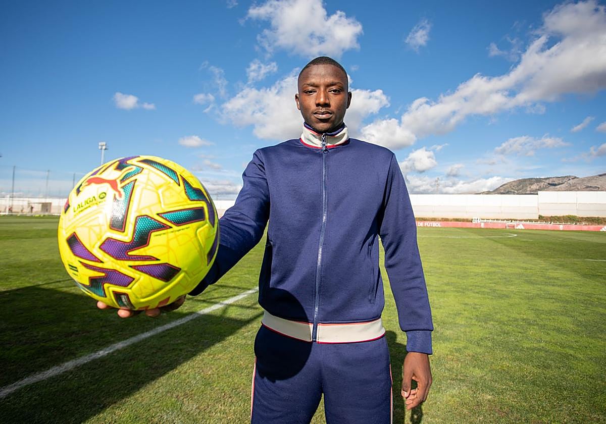 Diallo sigue entre algodones aunque participa en el entreno del Granada CF