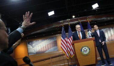 Cinco senadores republicanos se unen a los demócratas y votan contra más ataques en Venezuela