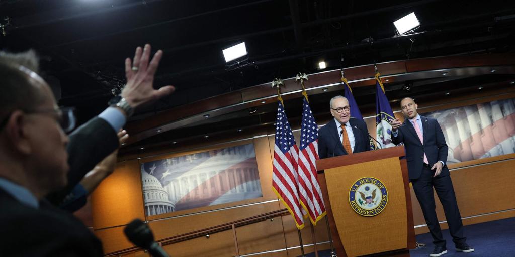 Cinco senadores republicanos se unen a los demócratas y votan contra más ataques en Venezuela