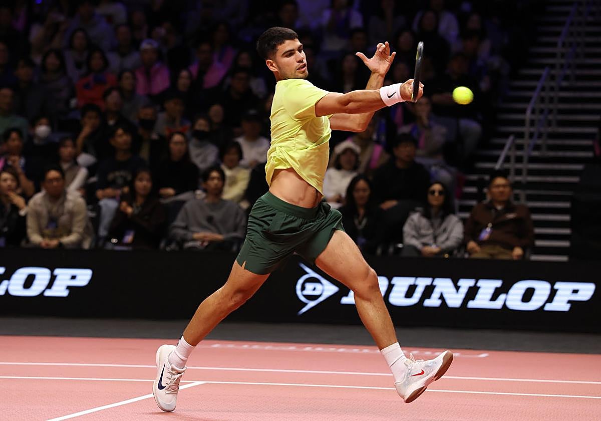 Alcaraz vence a Sinner en un reencuentro entre risas