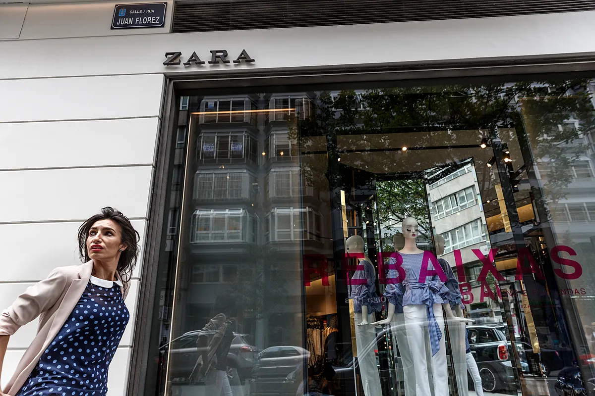 Zara prevé cerrar en A Coruña la primera tienda abierta por su fundador, Amancio Ortega - El Mundo